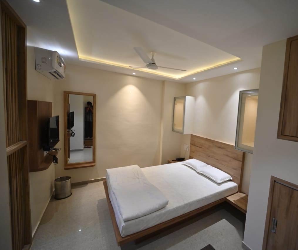 Hotel Vimleshwar - Tap to explore photos