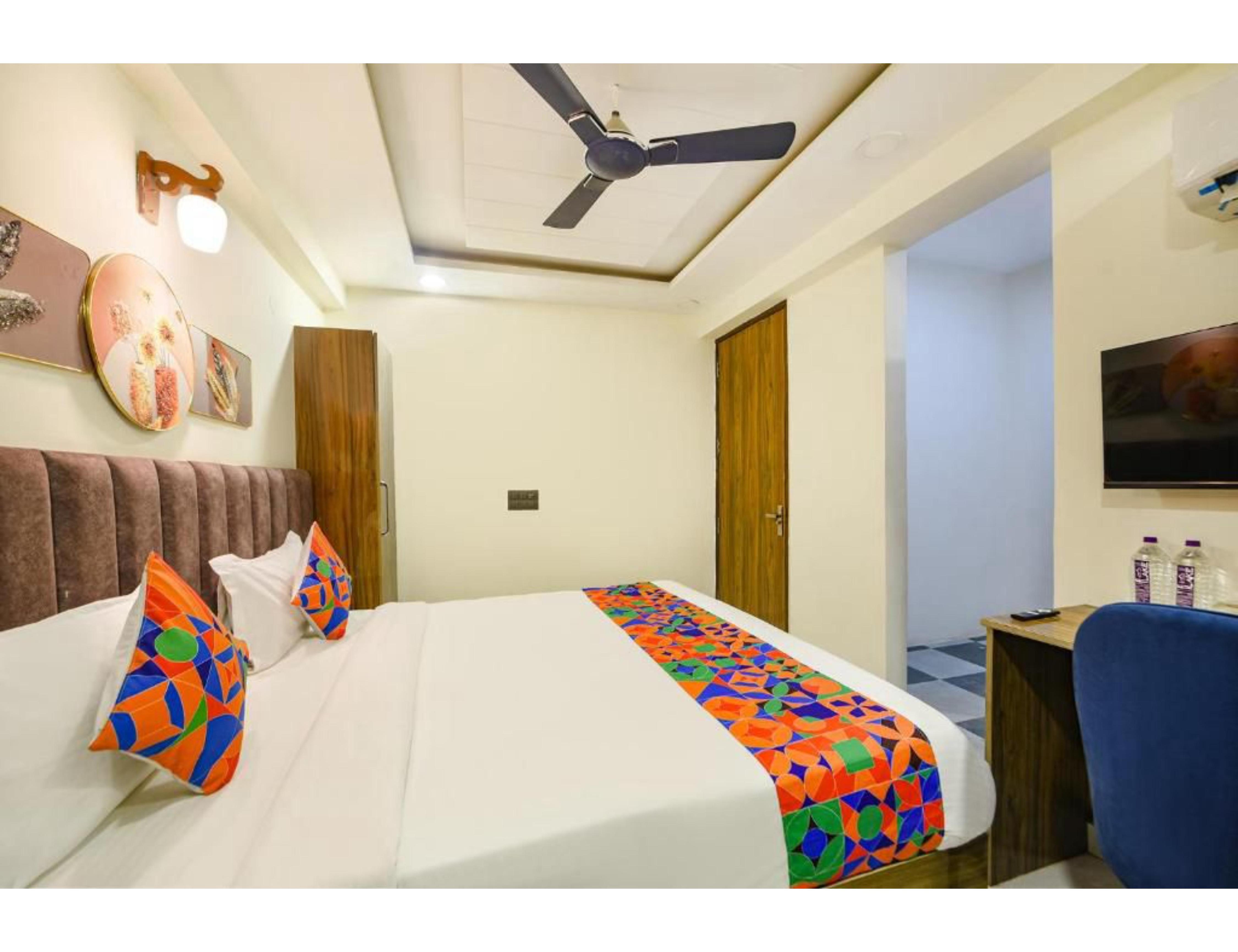 DM 1664 Premium Stay near Unitech Cyber Park & HUDA Metro | Includes Breakfast - Tap to explore photos