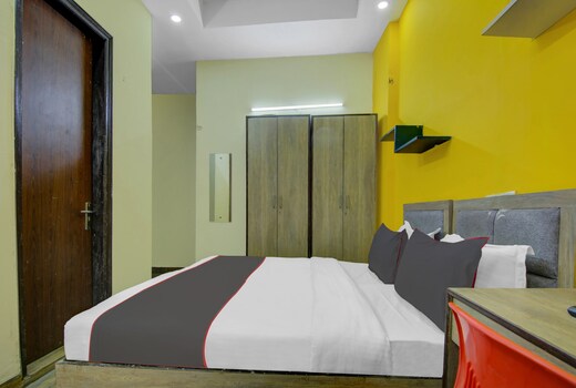 Hotel O THE ARROW Near DTU college