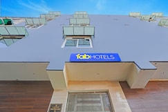 FabHotel The Red Carpet Rooms, Noida