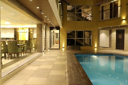 Amara Vacanza Grand Inn Goa Inr 1366 Off 4000 -