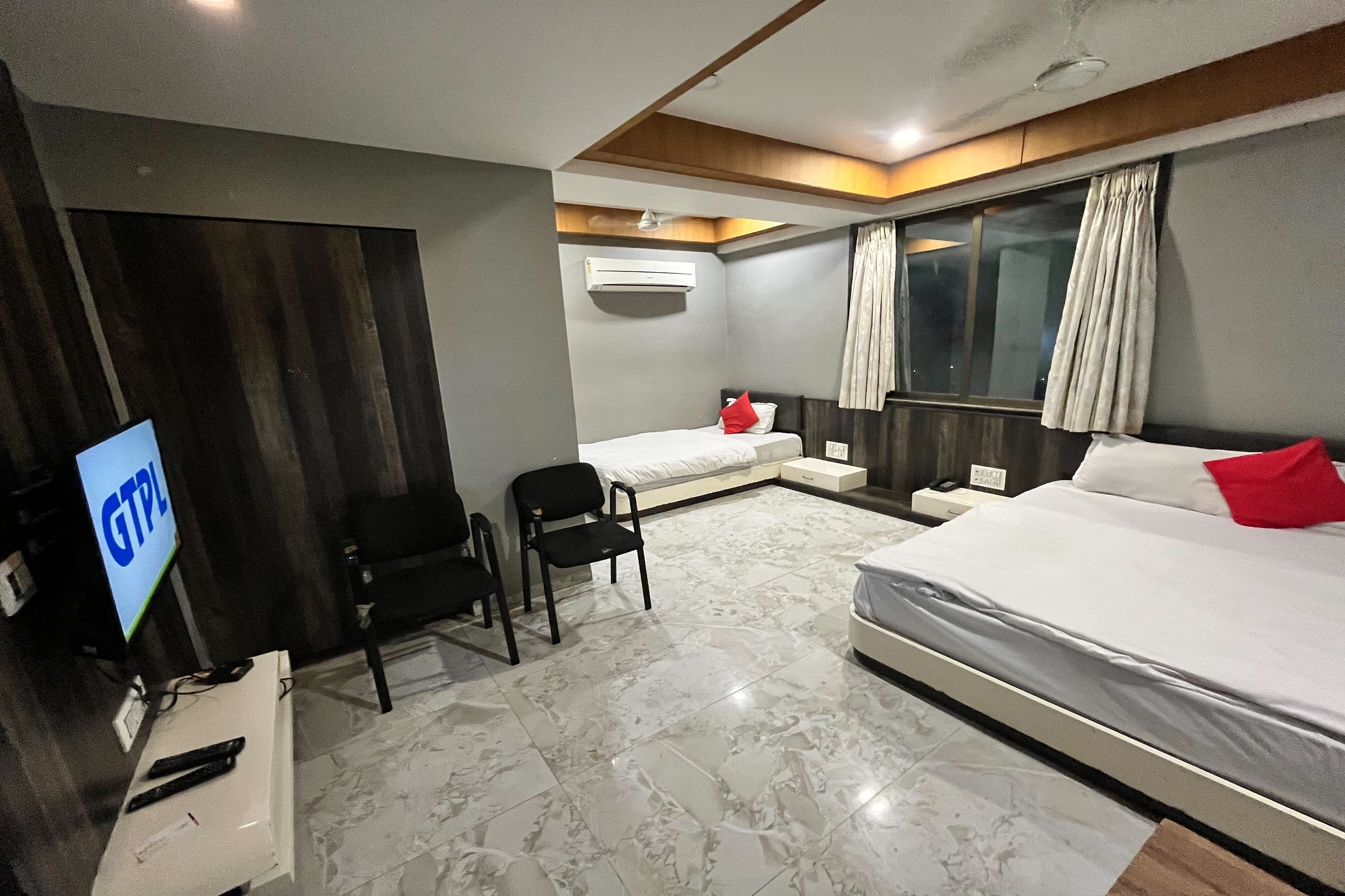 Hotel Om Balaji - Tap to explore photos