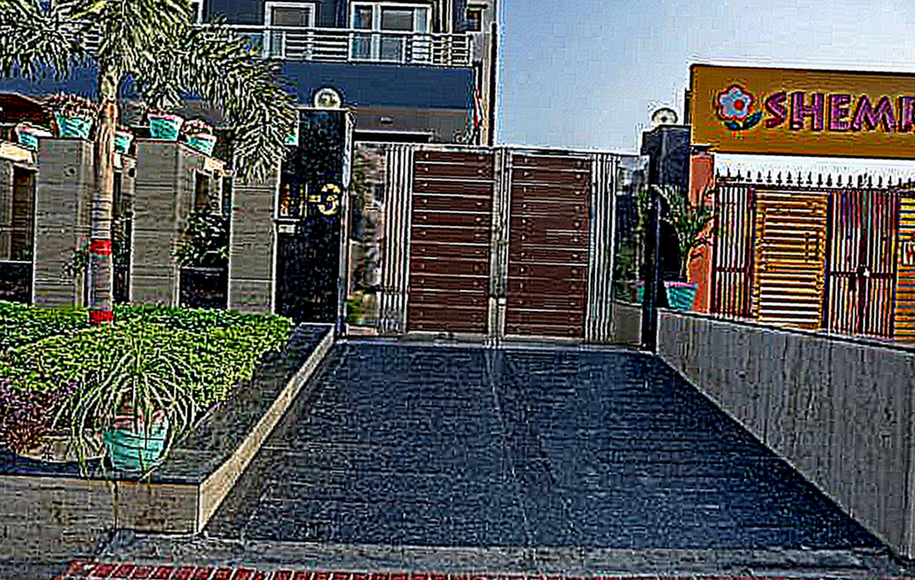 Townhouse Merriment Near ISKCON Temple Noida - Tap to explore photos