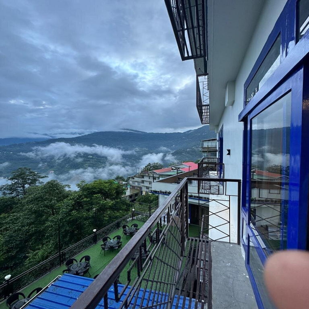 HOTEL NAZOM RETREAT - Tap to explore photos