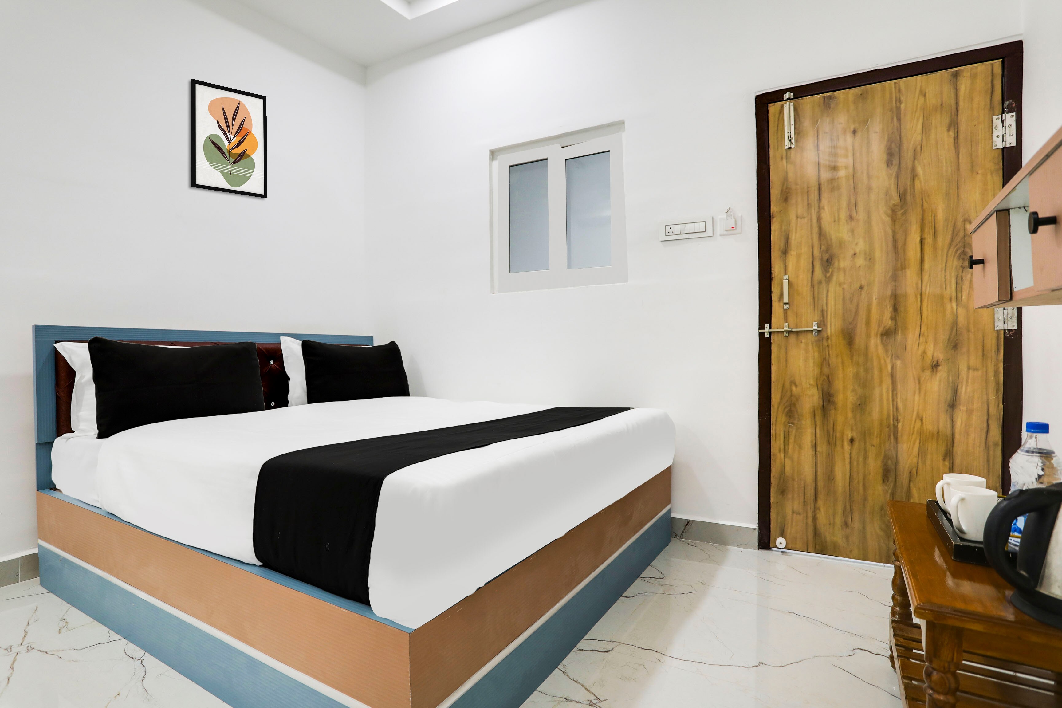 Hotel O LAHARI LUXURY ROOMS - Tap to explore photos