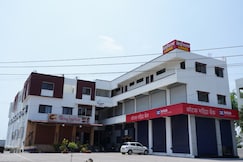 Hotel Sai Charan Lodging, Ahilyanagar