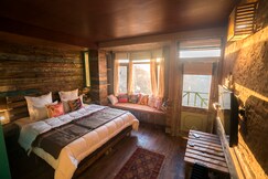 Meena Bagh Villa | Rooms & Cafe Khoblu, Theog