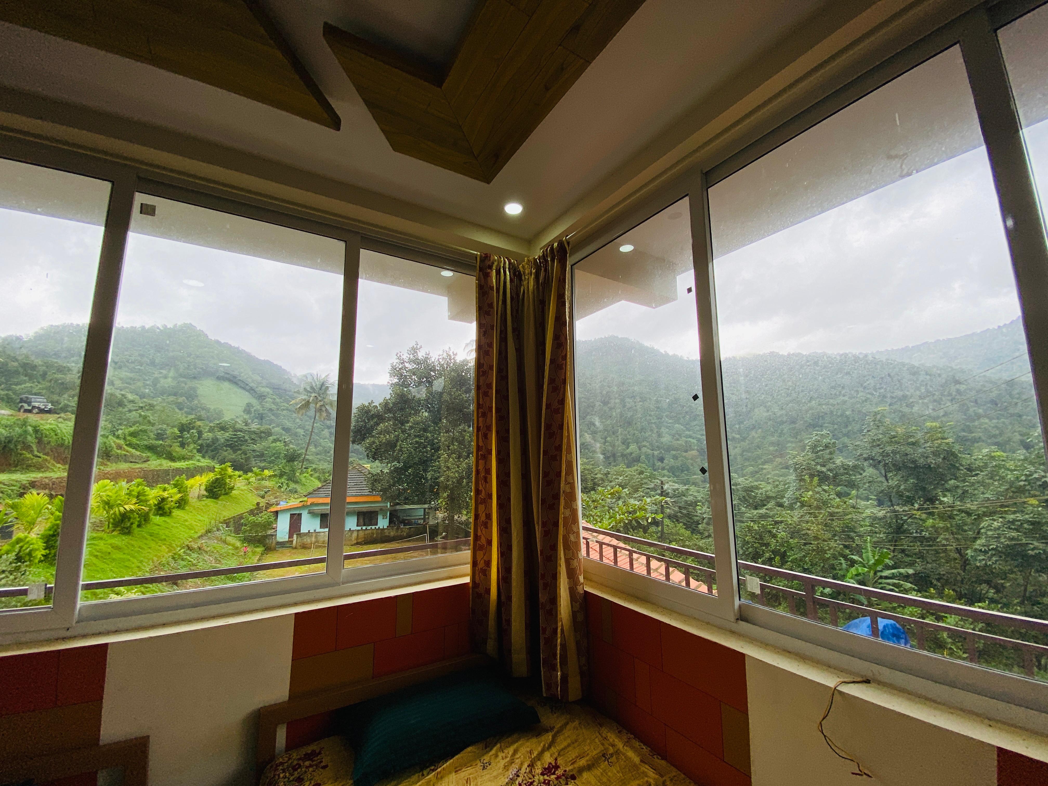 Peak Paradise Homestay - Tap to explore photos