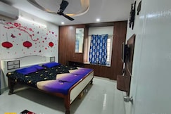 Garden Hideaway: Cozy 2BHK Rest Rejoice Return By AweNest Homes., Hyderabad