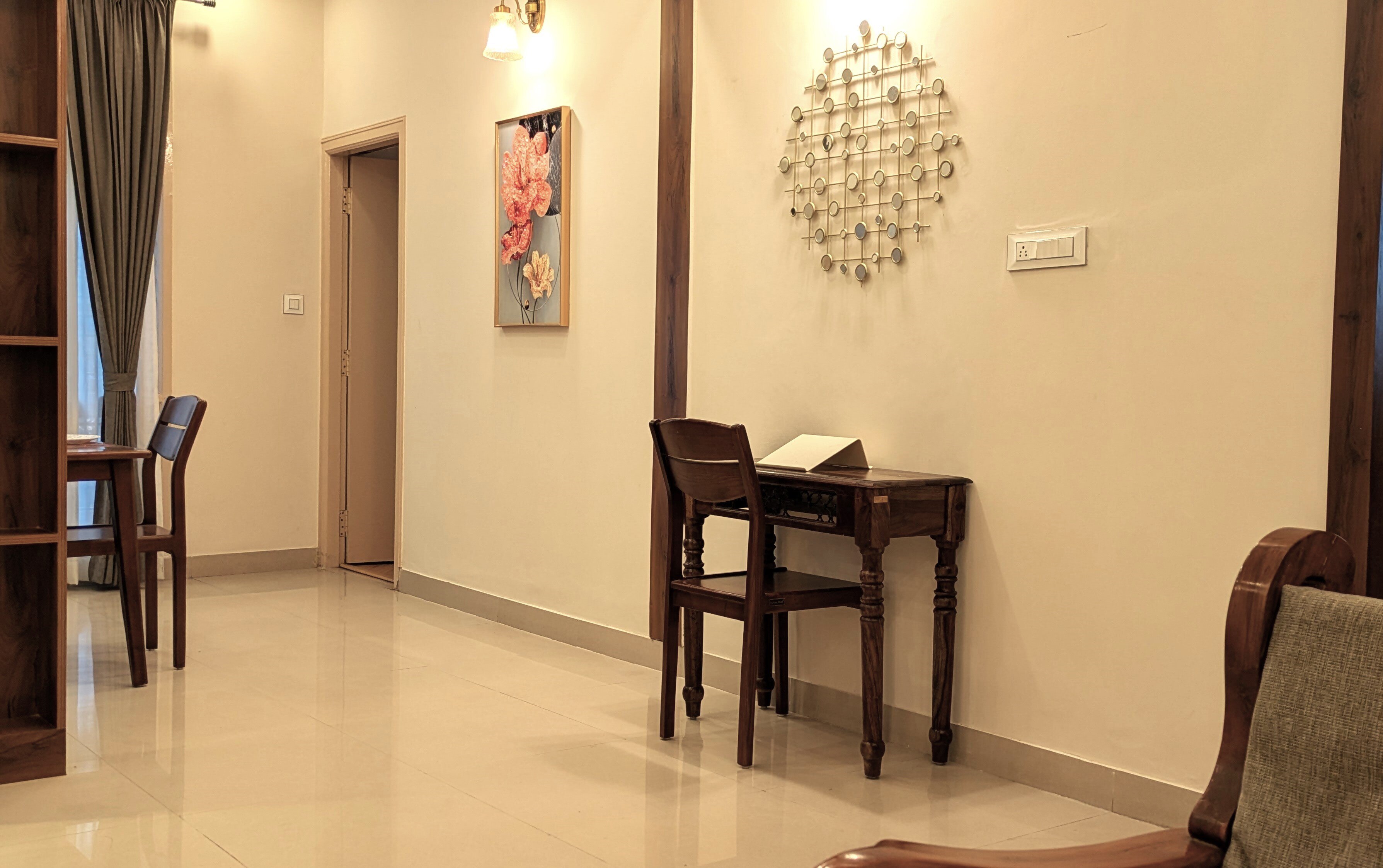 Lavelle Suite by Leaf 3BHK AC in Central Bangalore - Tap to explore photos