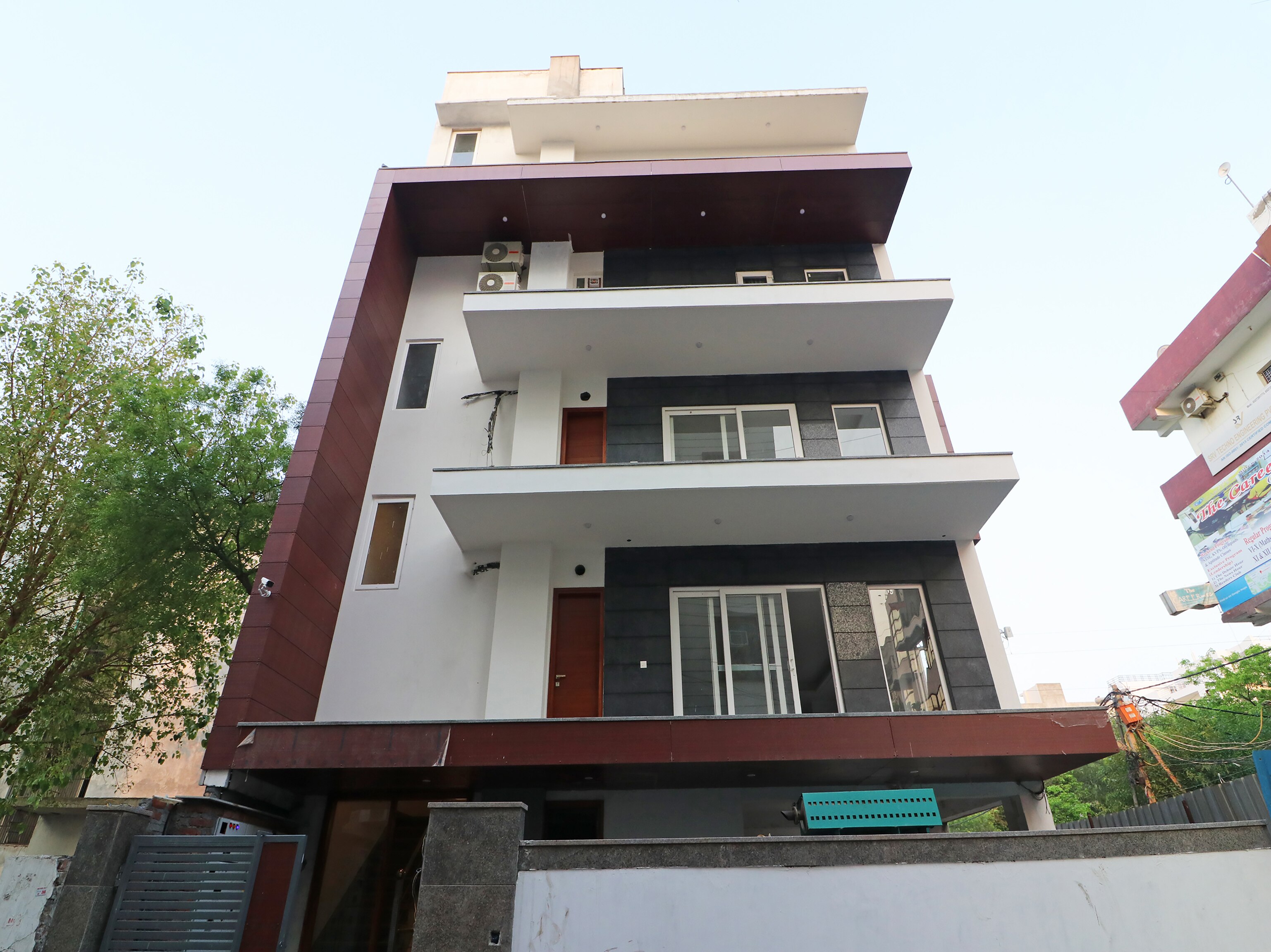 Oyo 37722 Silver Oak Luxury Comfort Inn Delhi Use Code Oyopaynow