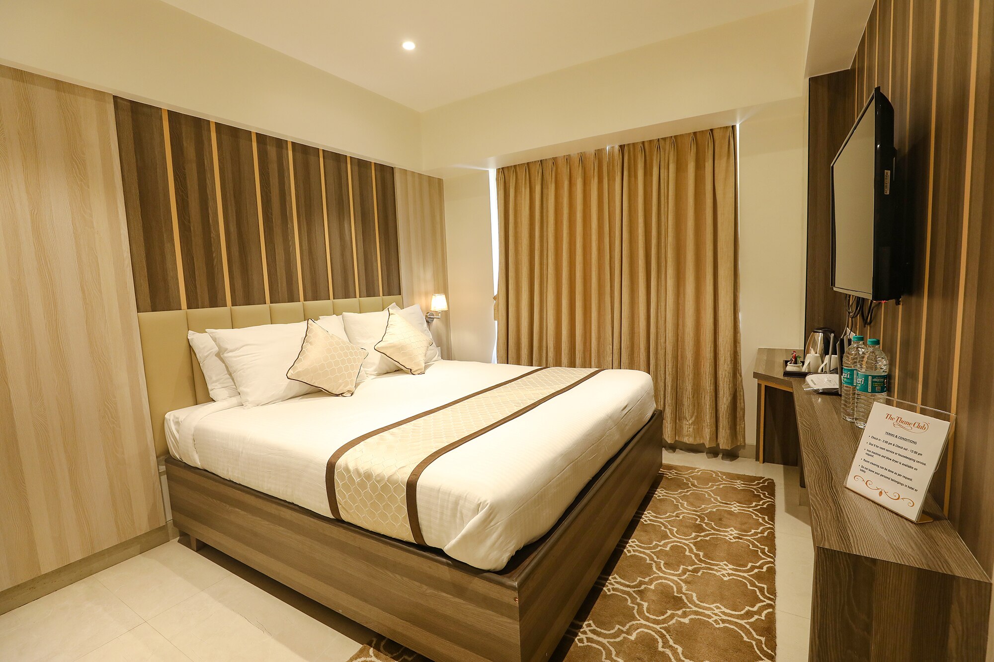 FabHotel Prime The Thane Club - Nr. Rabale Station - Tap to explore photos