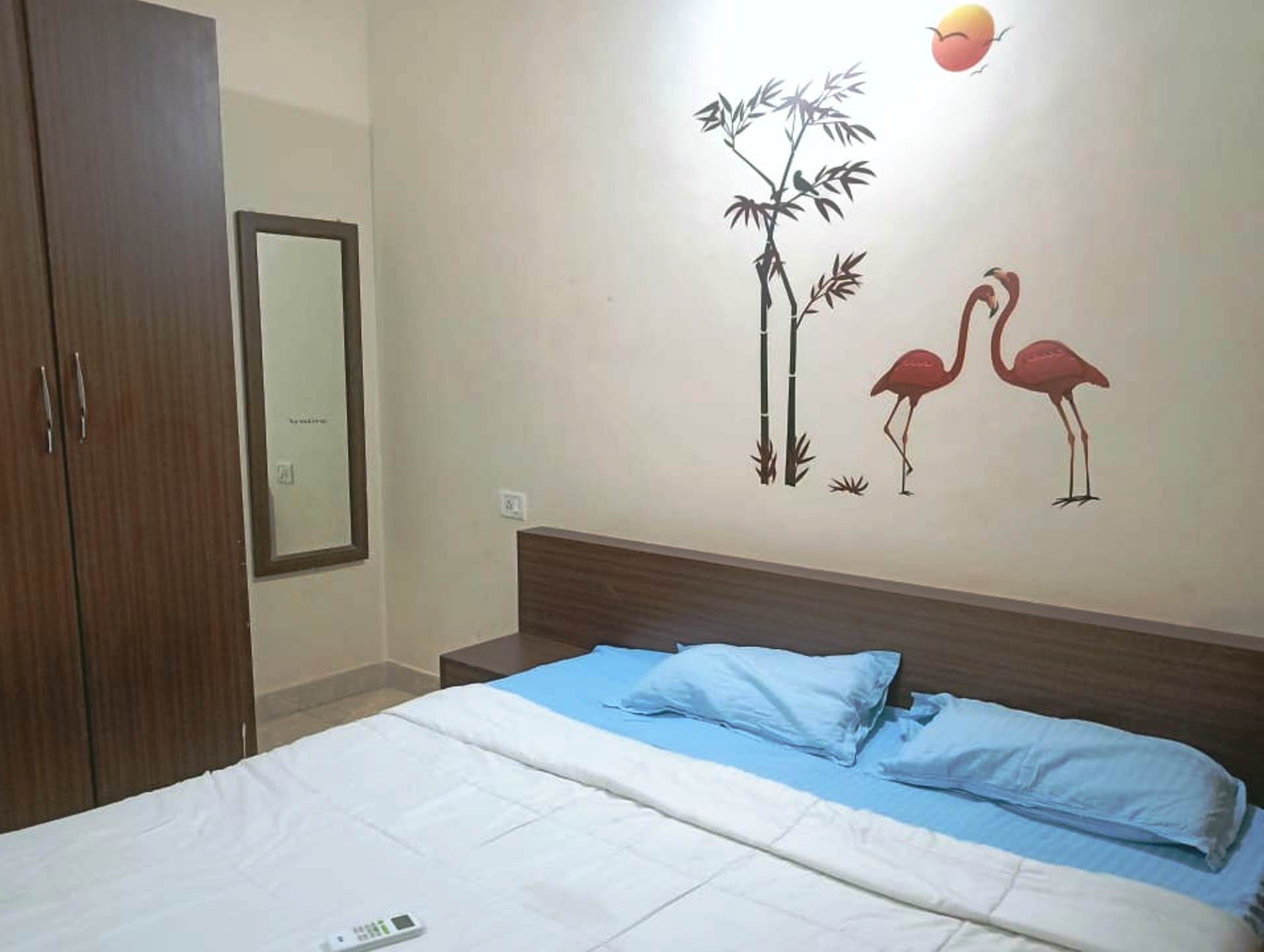 Ronnie's 2 BHK Apartment - Tap to explore photos