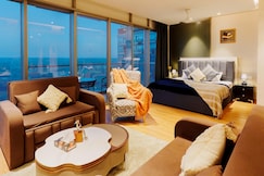 Casa Zuri |14th Floor| Infinity Pool | Aravali View, Gurgaon