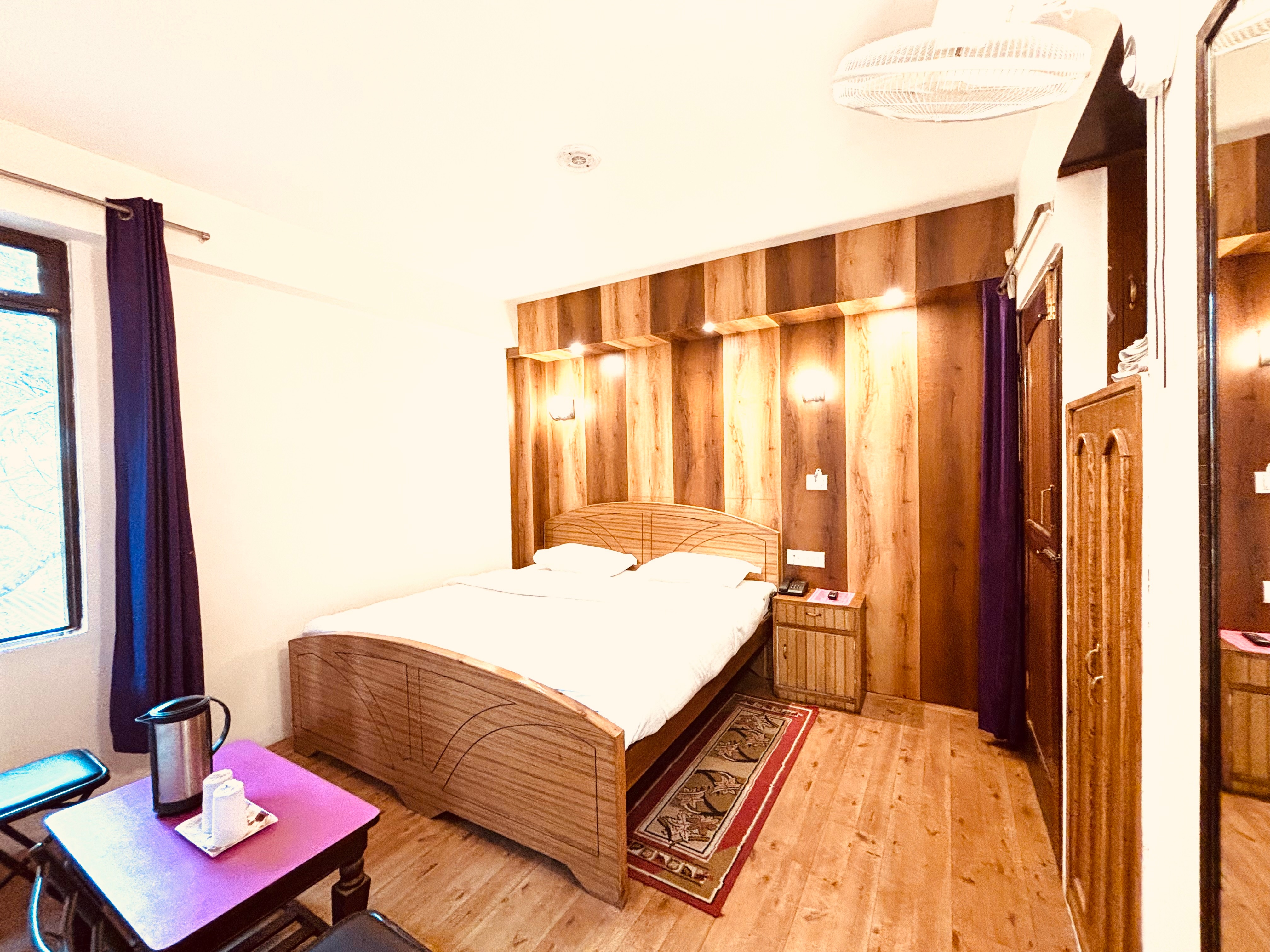 Hotel Green Leaf (500m from Mall Road) - Tap to explore photos