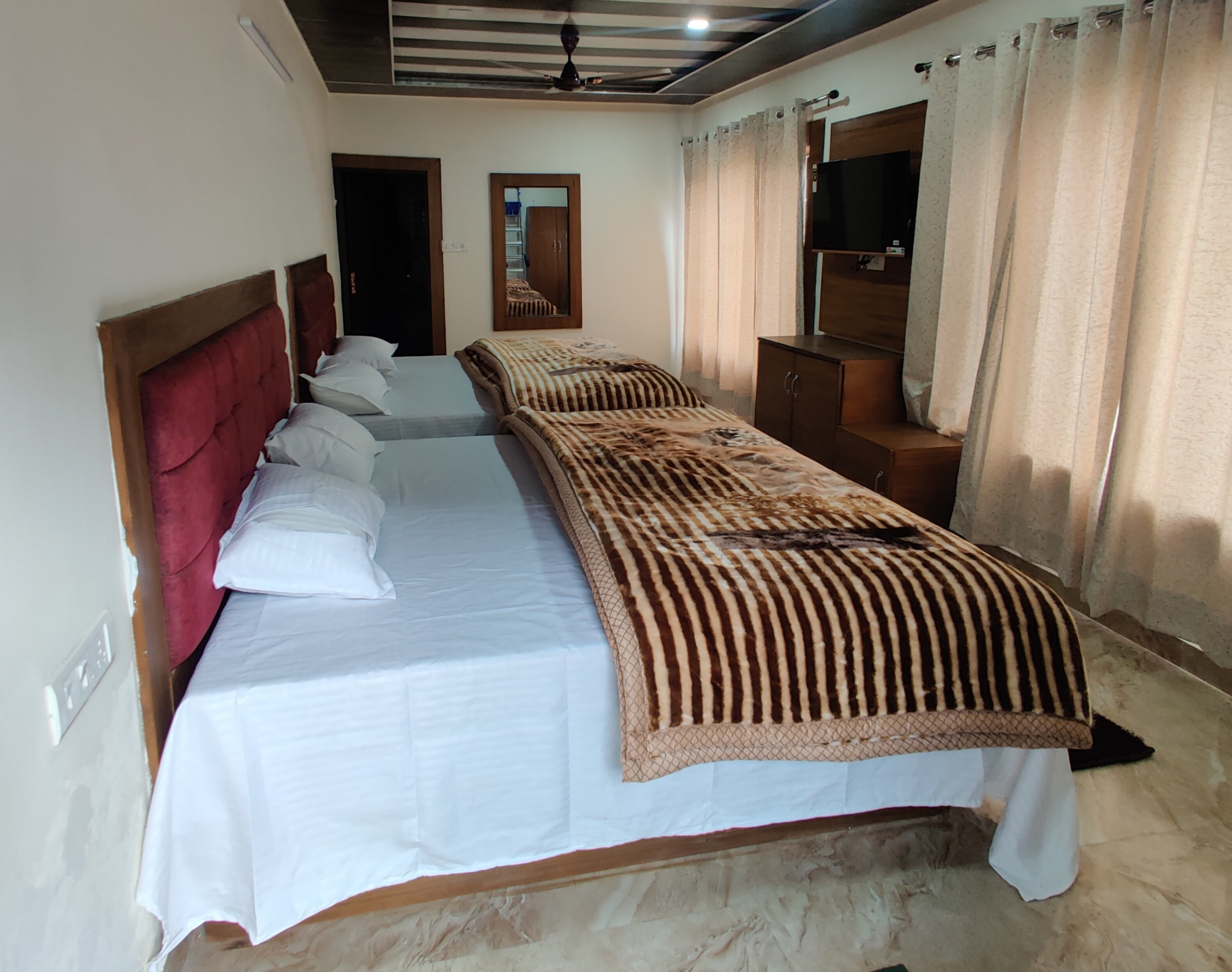Endeavour Homestay (4Bhk Home ) - Tap to explore photos