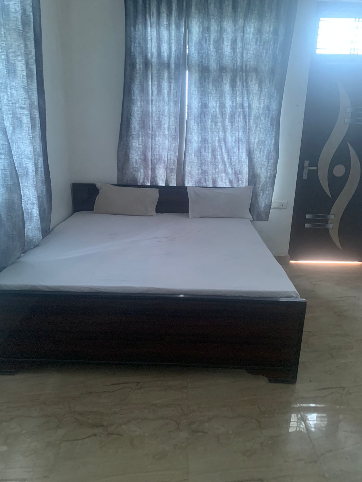 Pari Inn Guest House - Tap to explore photos