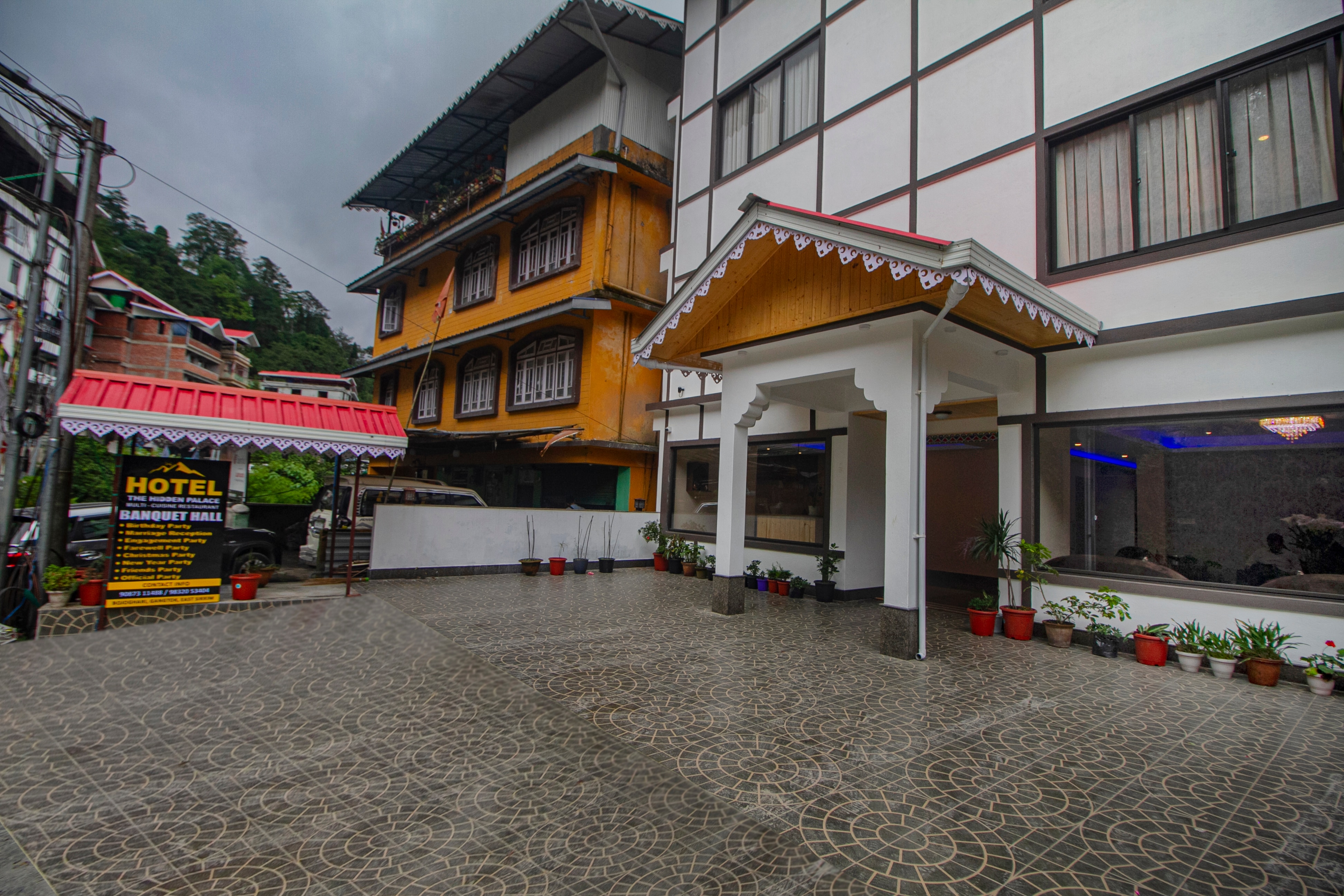 Hotel Hidden Palace - Tap to explore photos