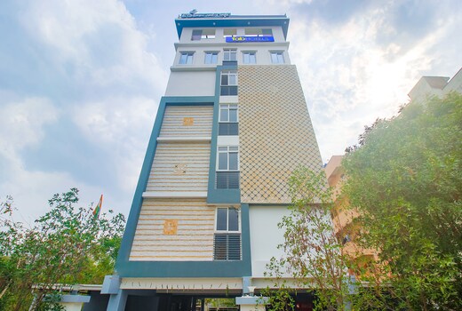 Fabhotel Corner Courtyard- Nr KIMS Hospital, Kondapur