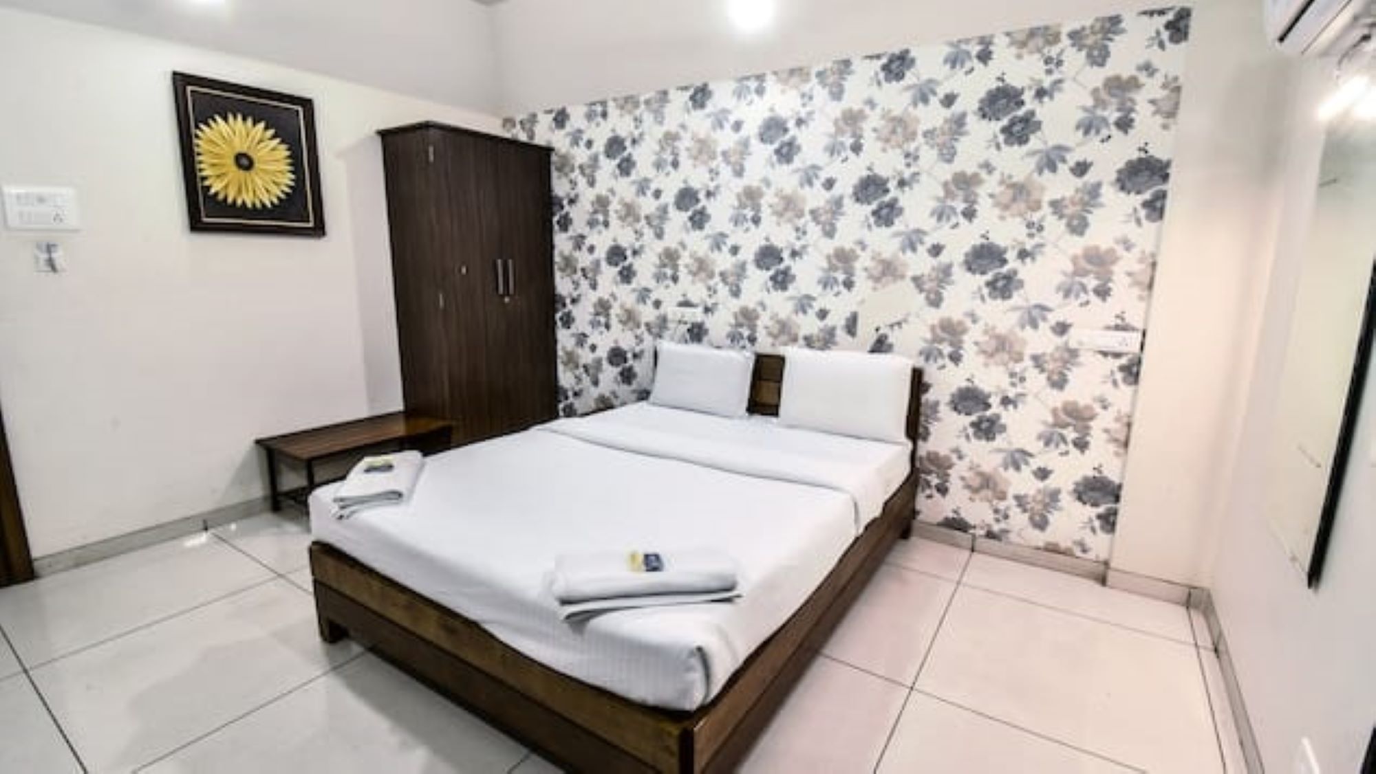 Deluxe Room Non AC 1