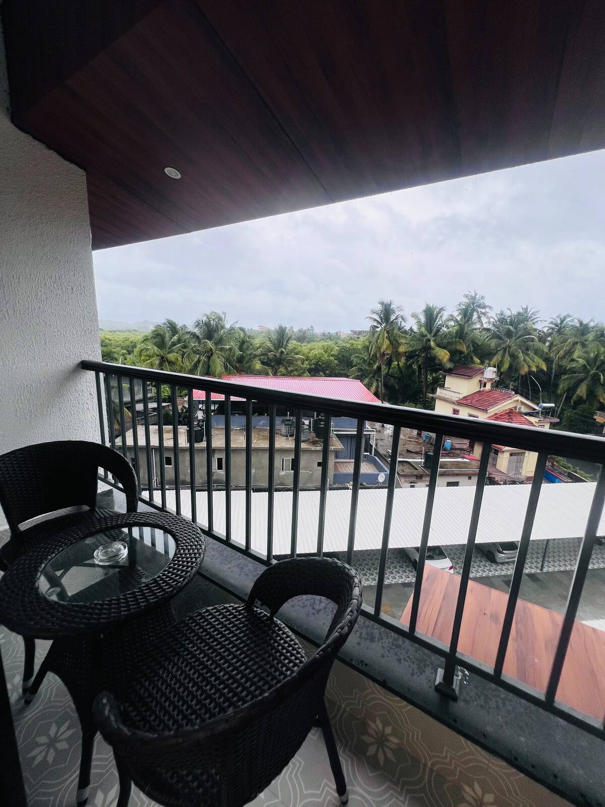 Oak by Casa Flip Luxury 1BHK in Candolim - Tap to explore photos