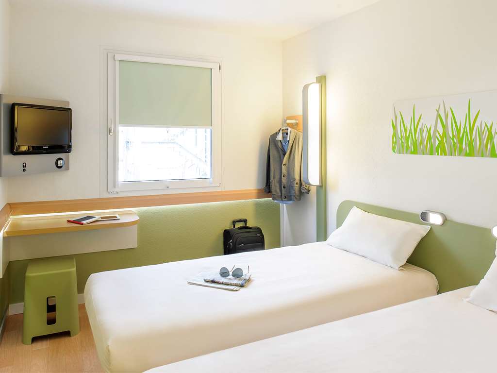 ibis budget Courbevoie Paris la Defense 1 - Tap to explore photos