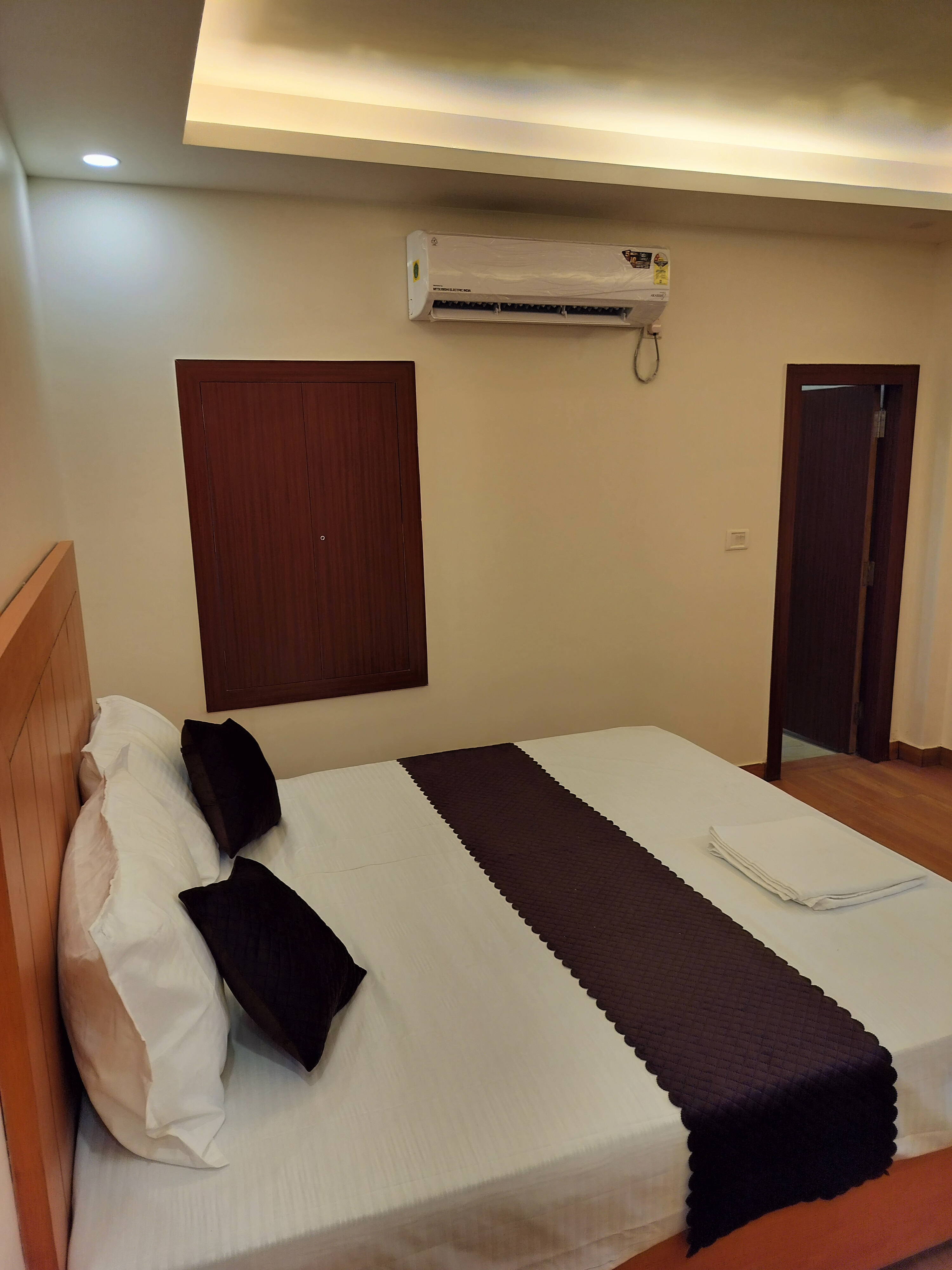 Hotel Samrat - Tap to explore photos