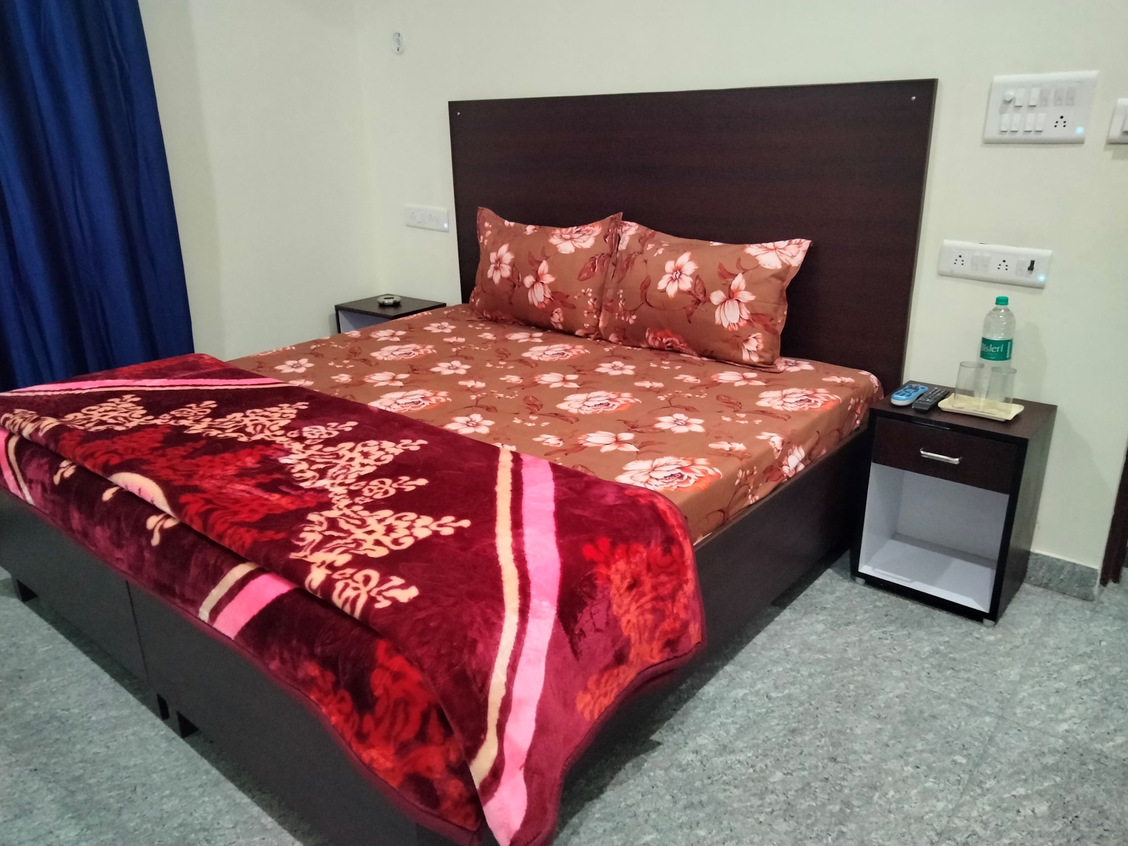 Sushila Palace Home Stay - Tap to explore photos