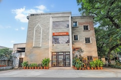 Via Hemkunt Mansion, Noida