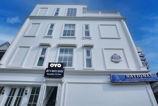 Hotel O Sky White House