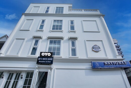 Hotel O Sky White House