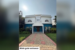 Aqua bliss villa with pool & jacuzzi in raichak (dx1), Diamond Harbour