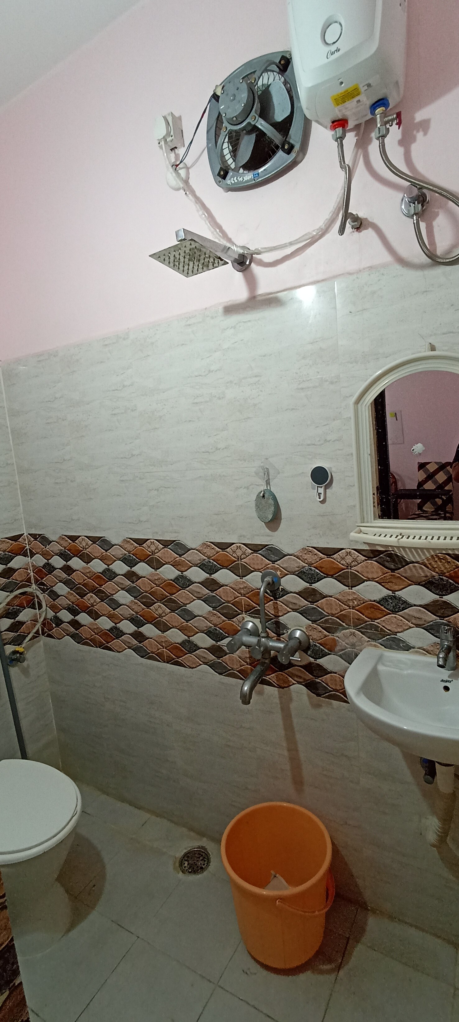 Room in Banjara Hills - Tap to explore photos