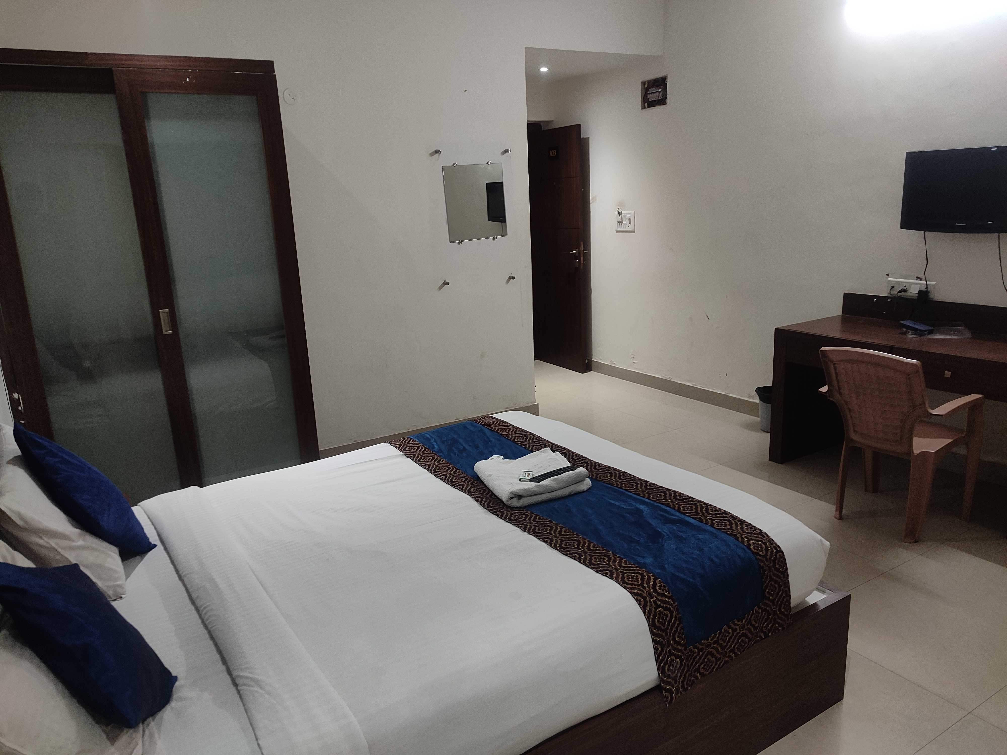 Super Hotel O Ss Suites - Tap to explore photos