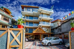 Hotel Himgiri -The Mall Road
