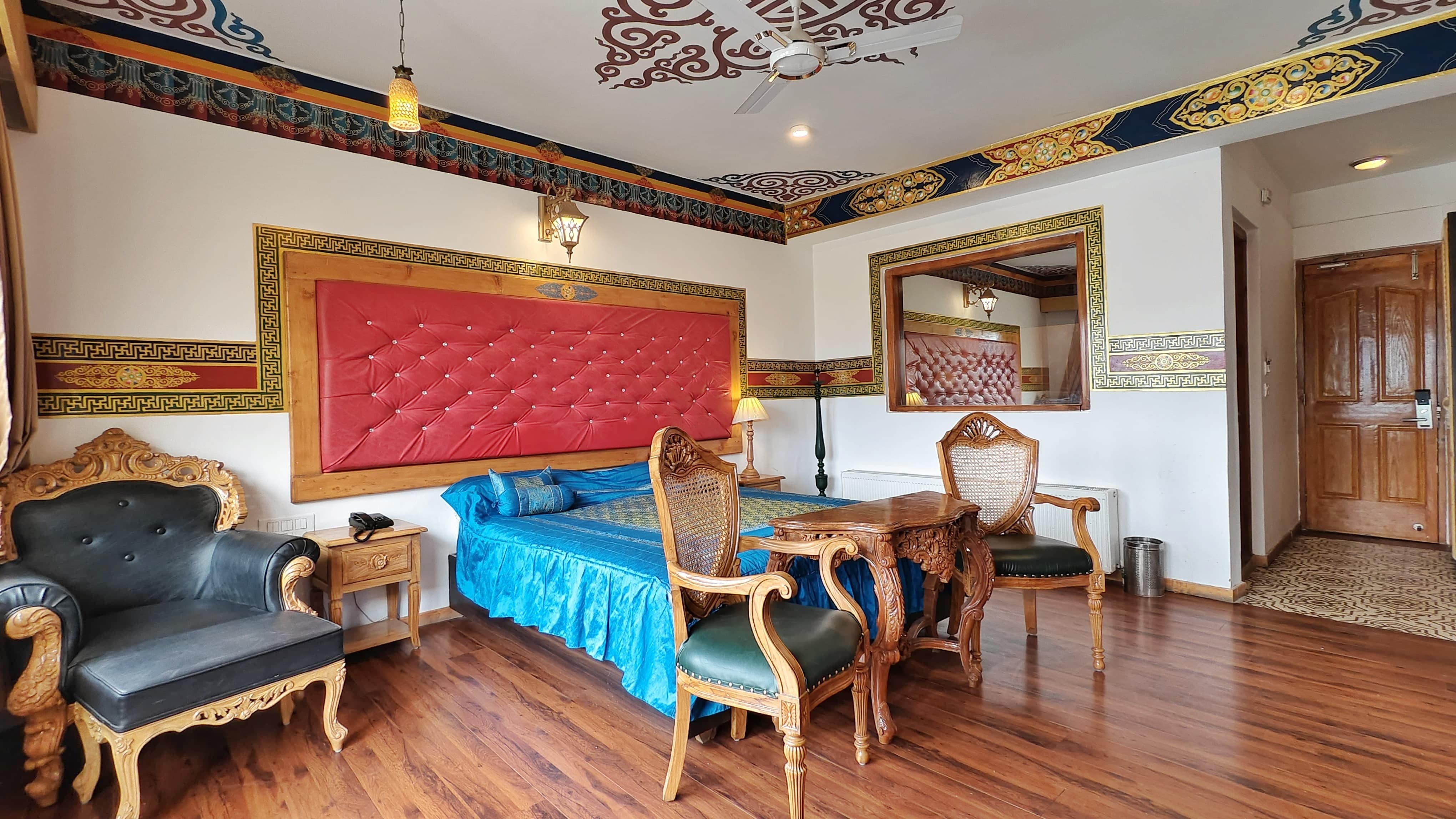 Hotel Grand Himalaya - Tap to explore photos