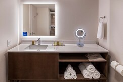 DoubleTree by Hilton Madison East, Dane