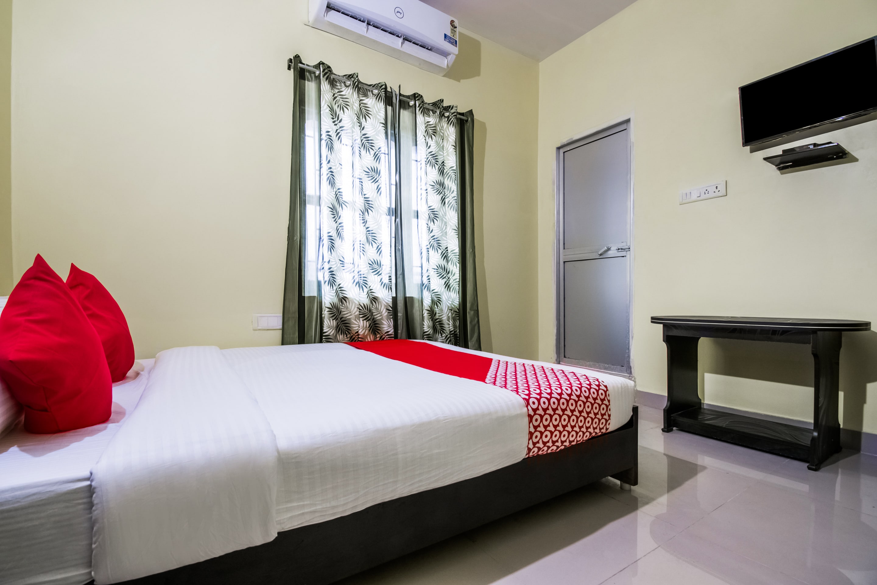 Super Hotel O Kumar Inn - Tap to explore photos