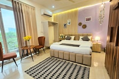 Moksh Hotel, Noida