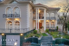 Lecasa Homestay- Entire 5BHK Luxury Homestay, Srinagar