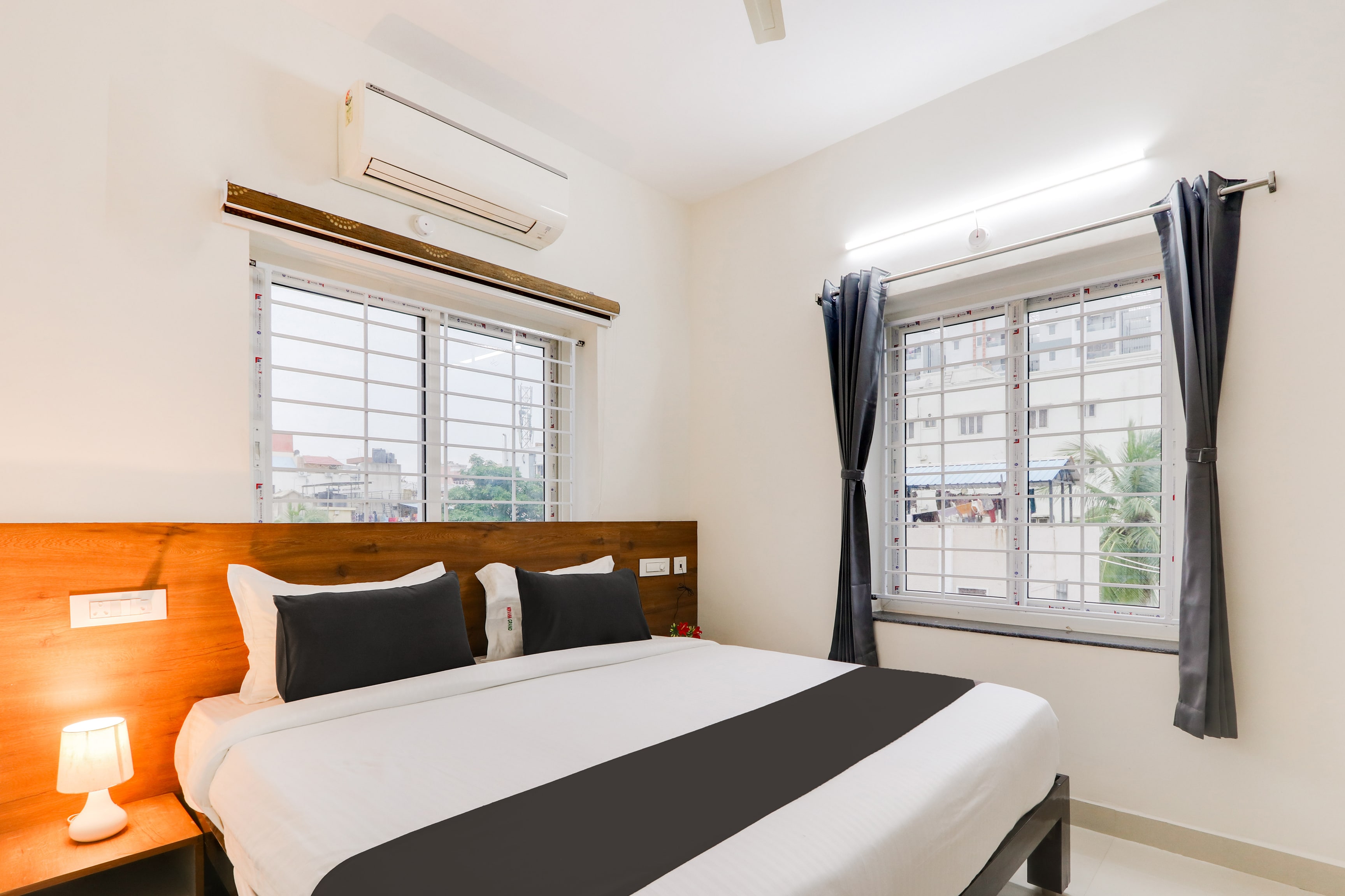 Super Townhouse Sri Nirvana Grand - Tap to explore photos