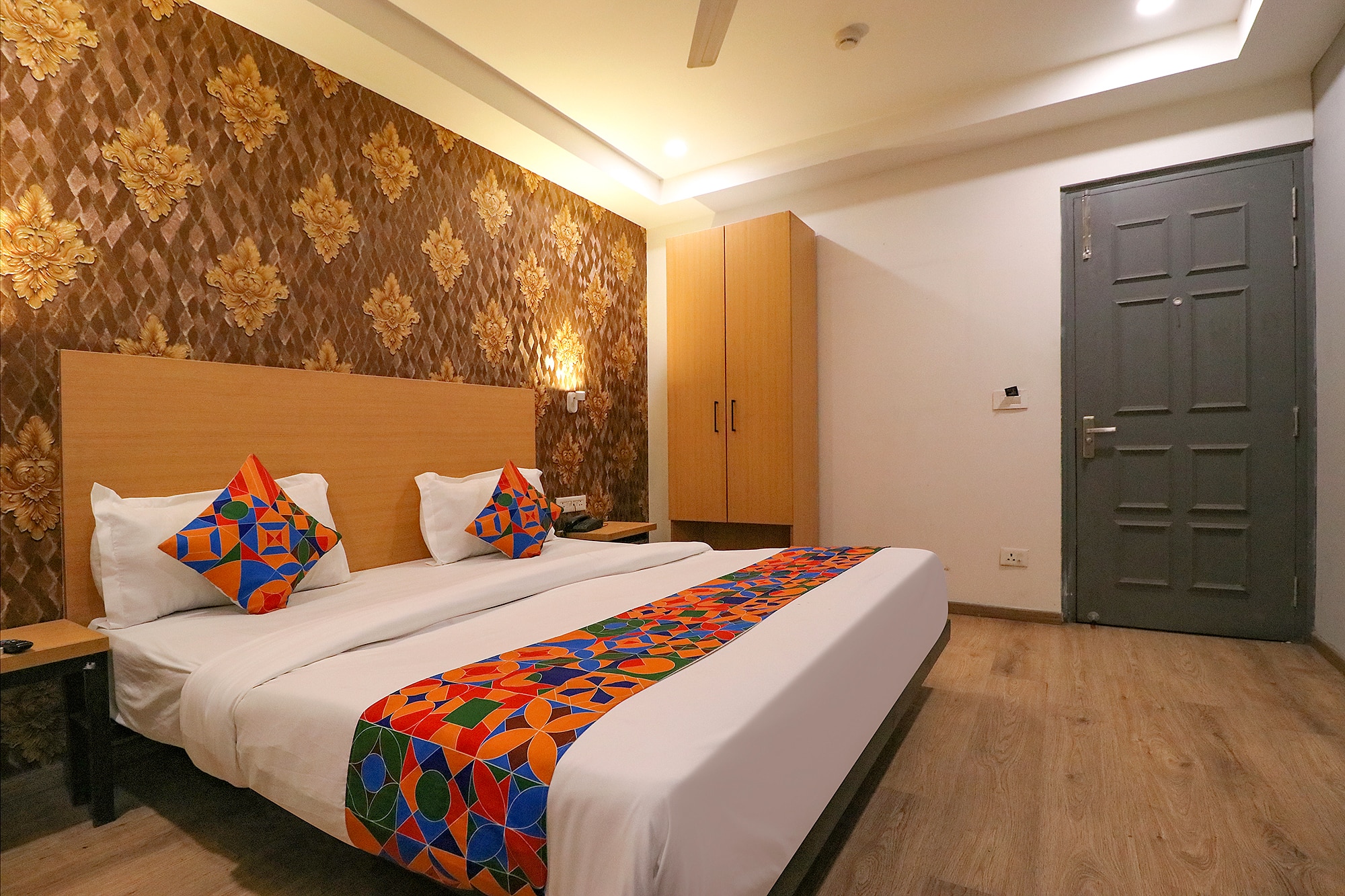 FabExpress La Serene - Near Yamuna Sports Complex - Tap to explore photos