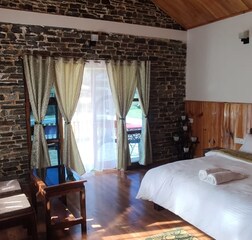 Letro Luxurious Cottage