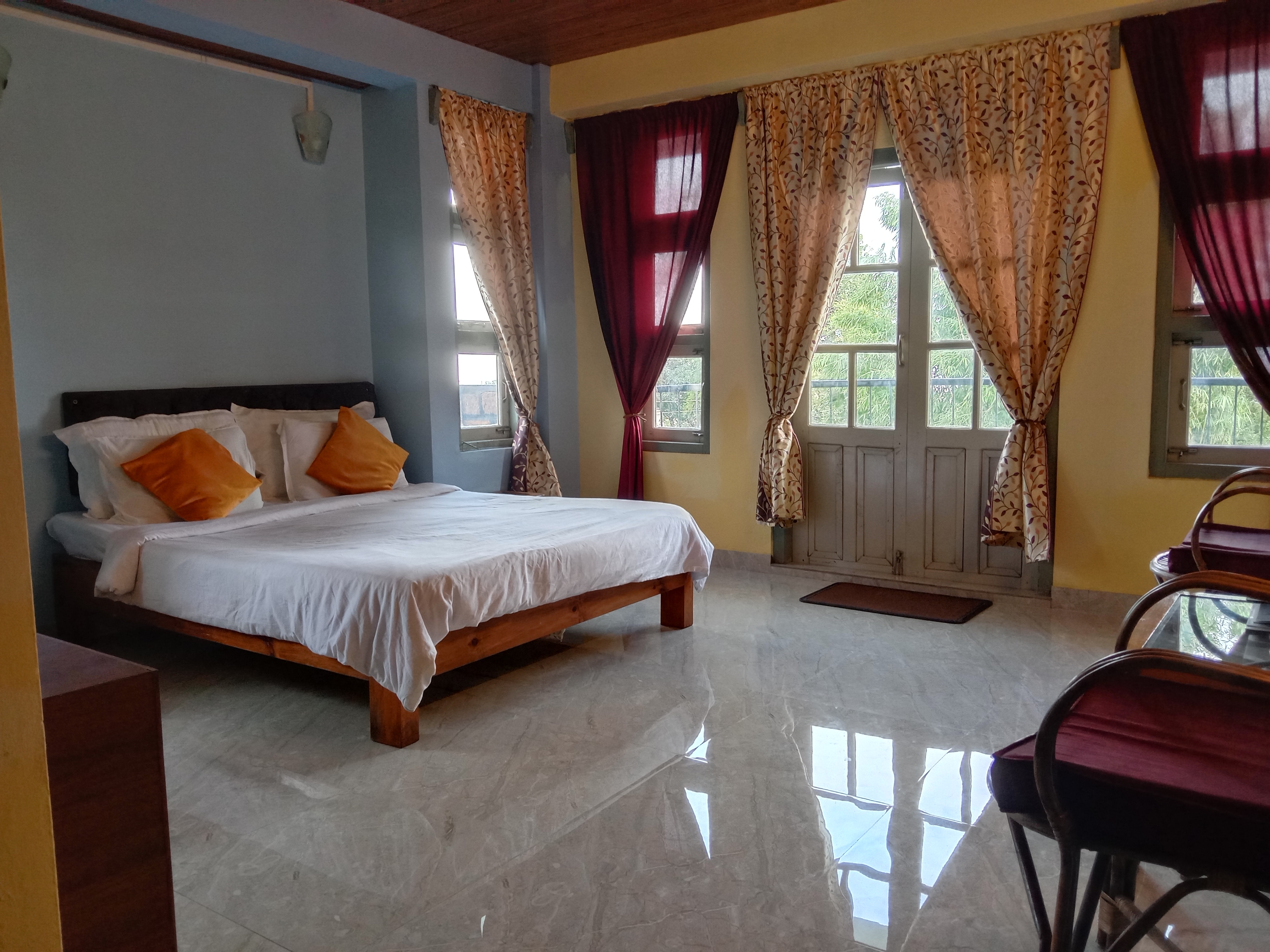 La Kupar Inn - Tap to explore photos
