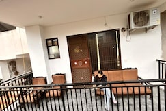 Varaya 1RK by TACHI Stays, Vrindavan