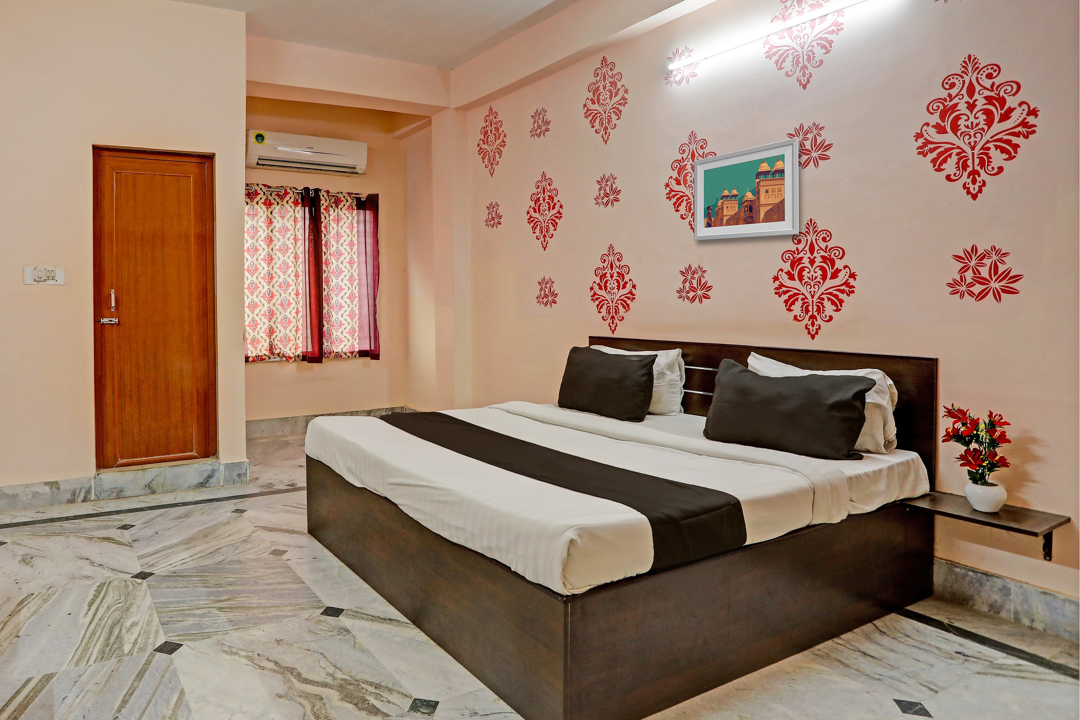 Hotel O Aarshi Palace - Tap to explore photos