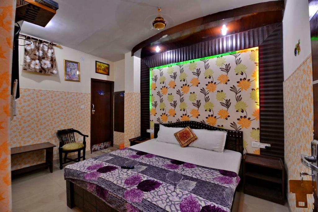 Hotel Dharam Villa - Tap to explore photos