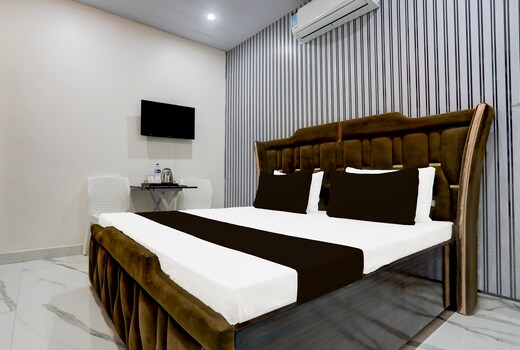 Hotel O Athiti Palace