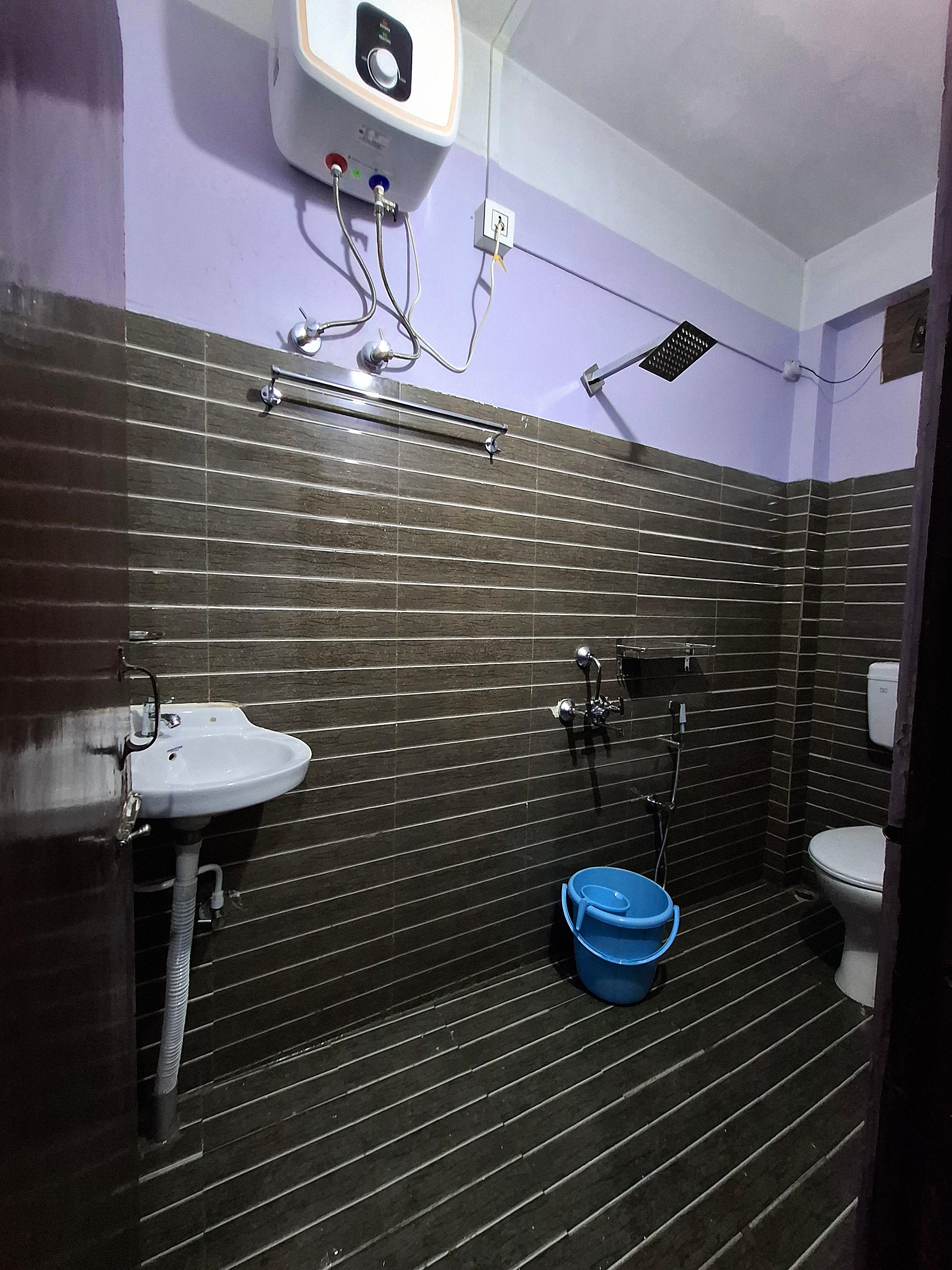 VYAPTI Guest House - Tap to explore photos