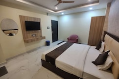 Hotel The Skies, Kanpur